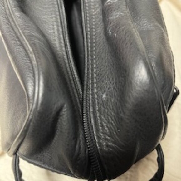Black Faux Leather Kenneth Cole Reaction Men's Toiletry Zip Bag 9"x4"x4.5" - Picture 15 of 15